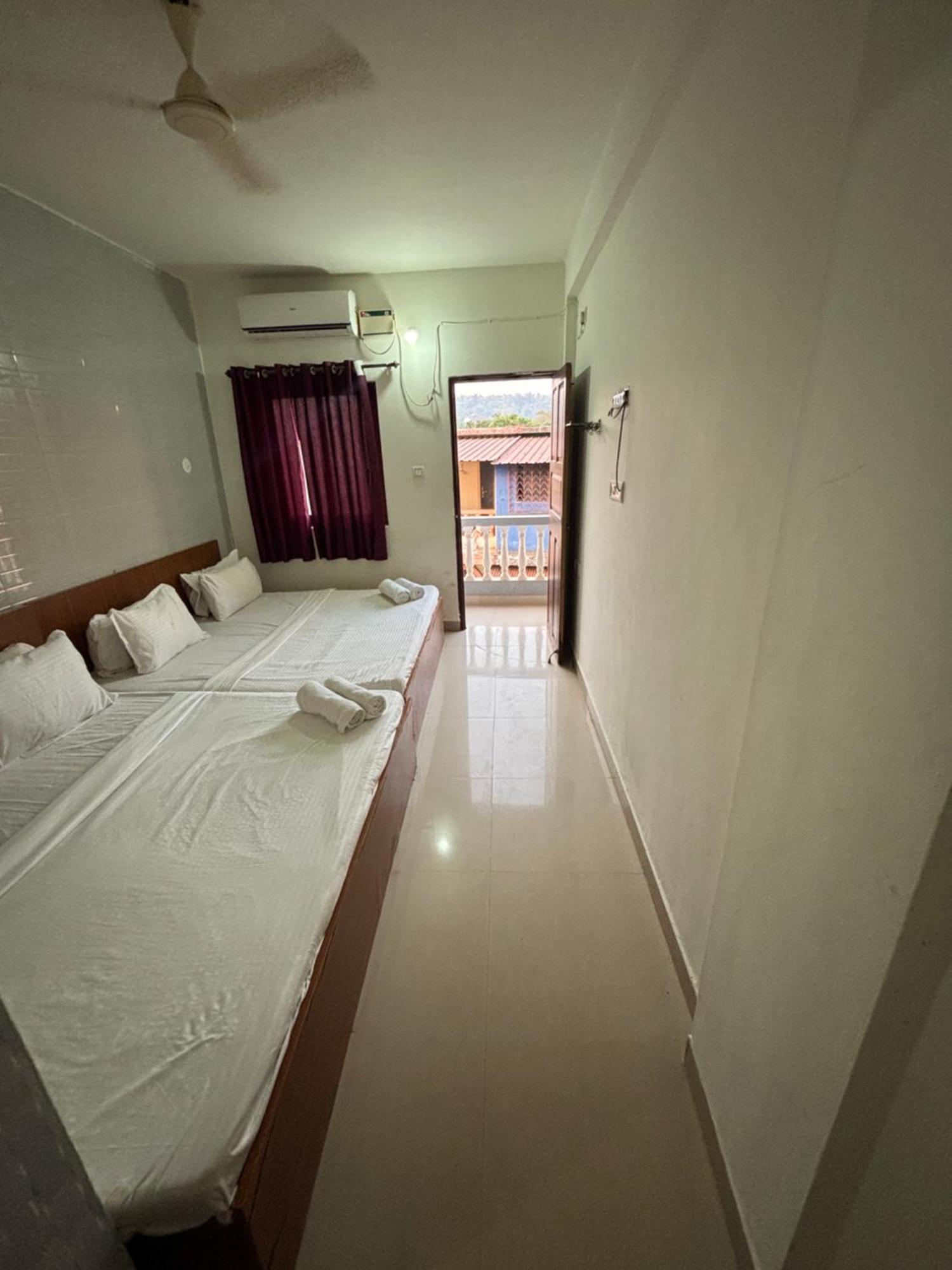 Mehar Rooms Baga Exteriör bild