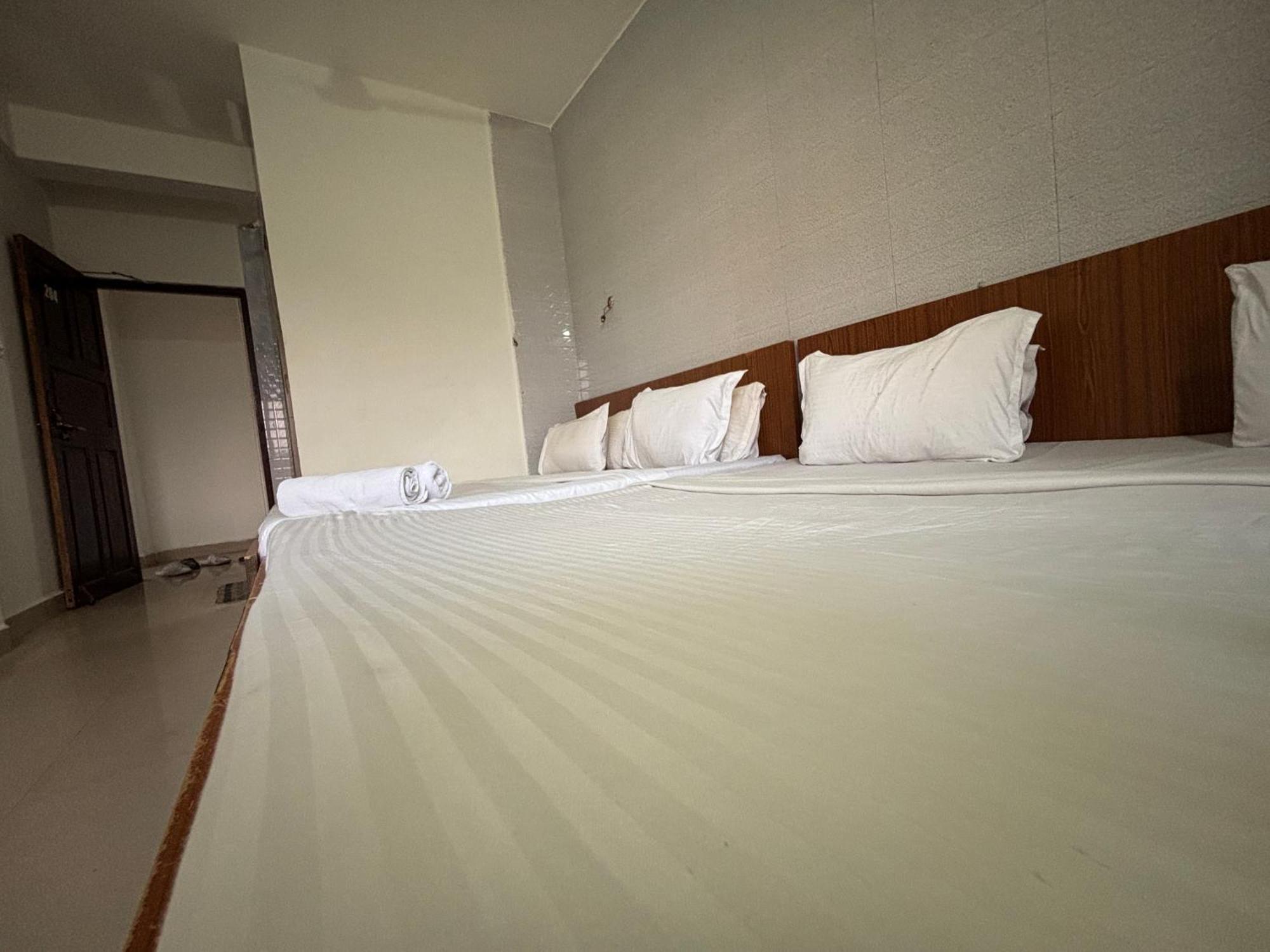 Mehar Rooms Baga Exteriör bild