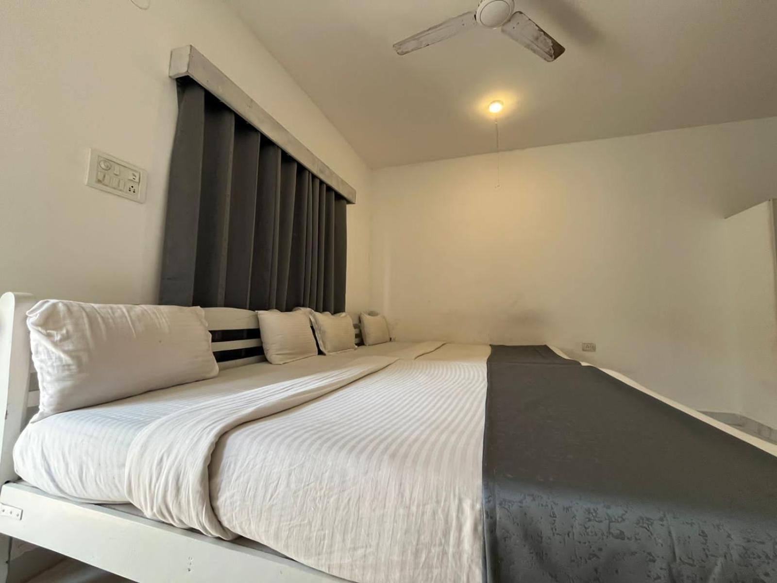 Mehar Rooms Baga Exteriör bild